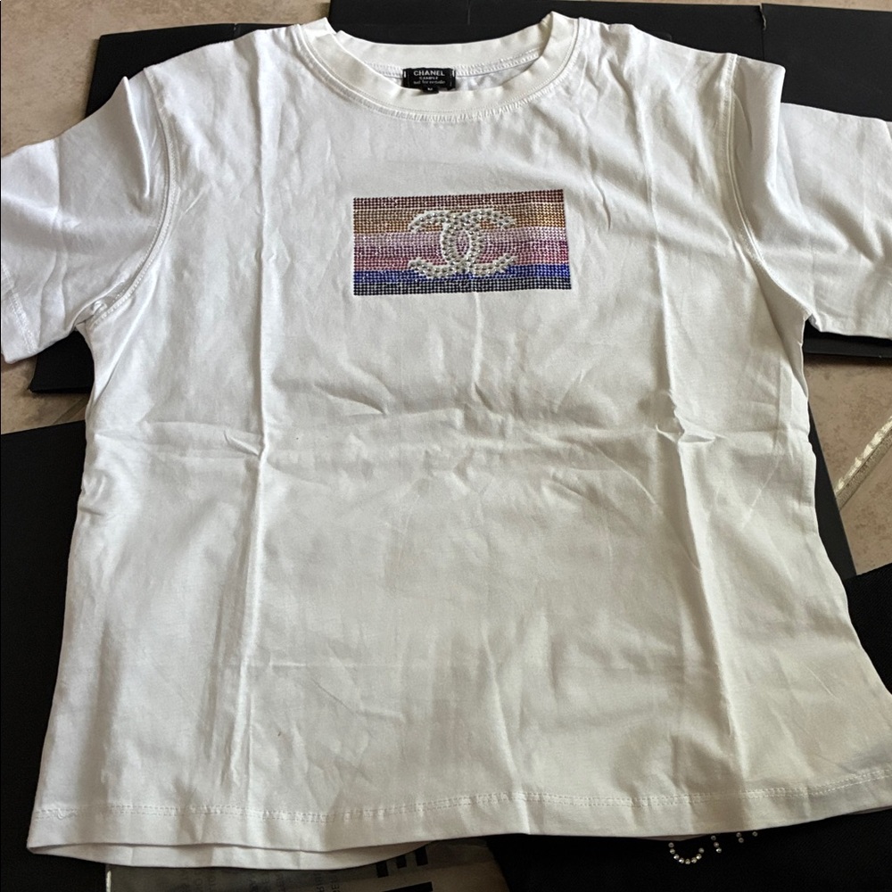 New CHANEL White Crewneck T-Shirt Multicolor Crystal Logo Panel & black pouch